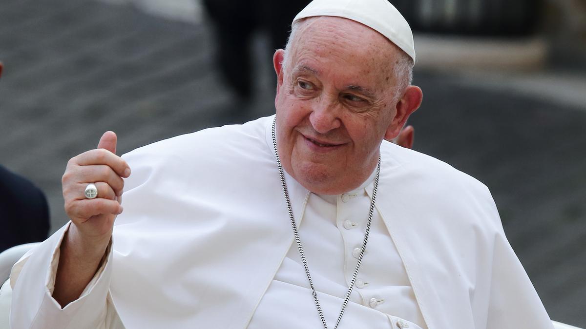 Papa Francisco pide a los ricos compartir su fortuna y pagar más impuestos