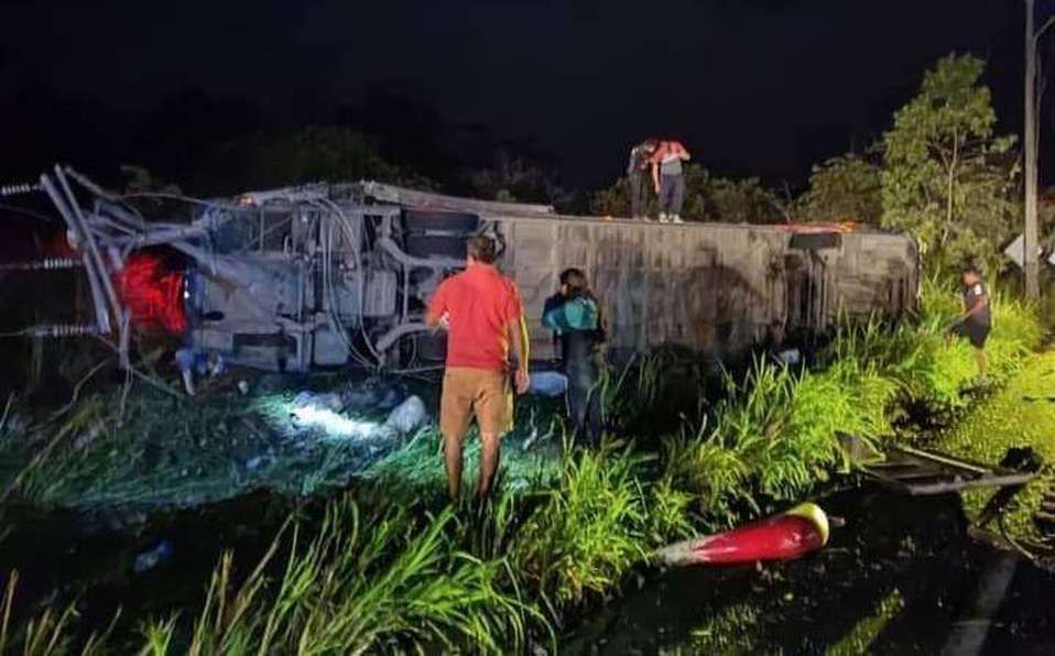 Se registran 18 muertos en accidente de autobús