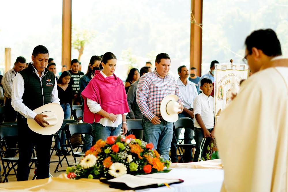 Participan más de 250 jinetes en cabalgata de Zihuateutla