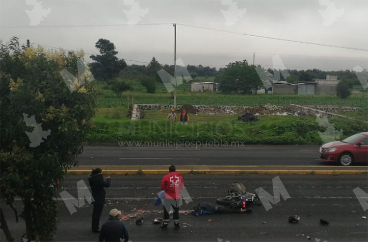 Joven se destroza la cabeza tras derrapar su moto en Huejotzingo