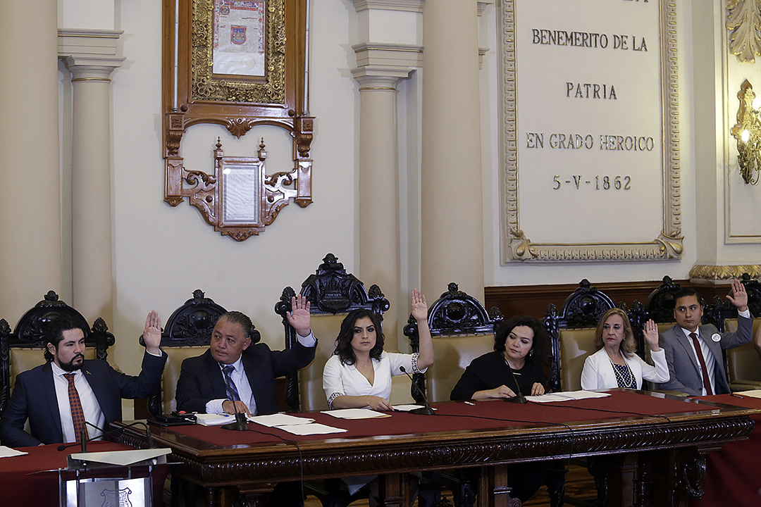 Alcaldesa de Puebla, toma protesta a titulares de Secretarías