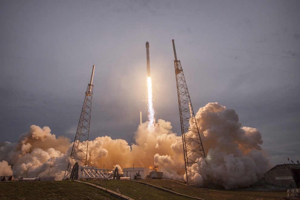 SpaceX lanza satélite mexicano desde Cabo Cañaveral