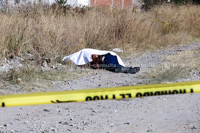 Dejan cadáver de hombre apuñalado en El Capulín