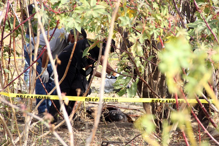 Cadáver hallado en Axocopan sería de mujer secuestrada