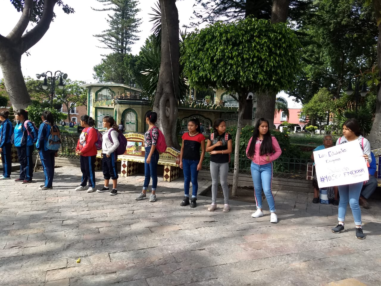 Exigen estudiantes de Atlixco apoyo de López Obrador