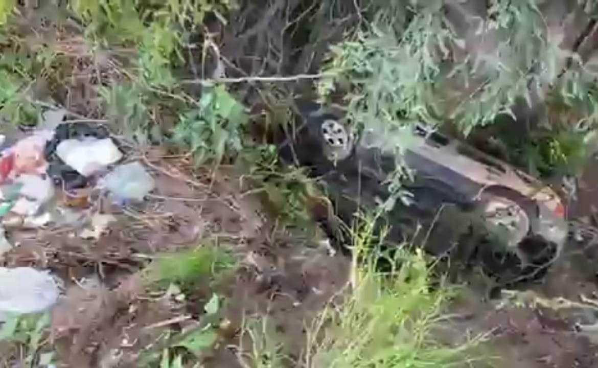 Conductora ebria cae al dren en Tehuacán