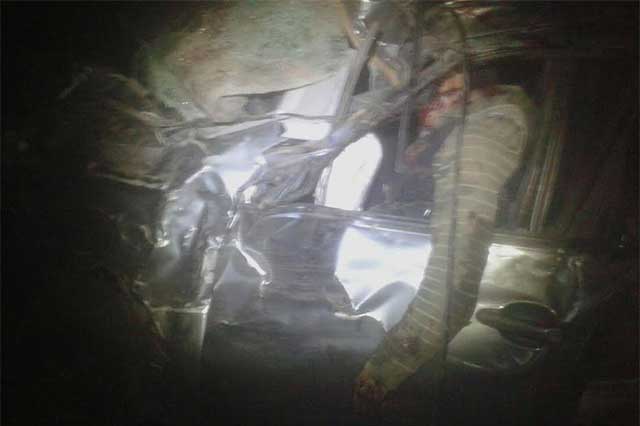 Un muerto y dos heridos deja caída de automóvil dentro de barranca en Tlahuapan