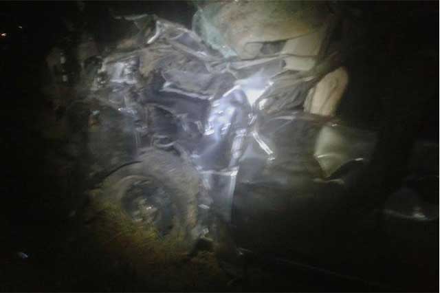 Un muerto y dos heridos deja caída de automóvil dentro de barranca en Tlahuapan