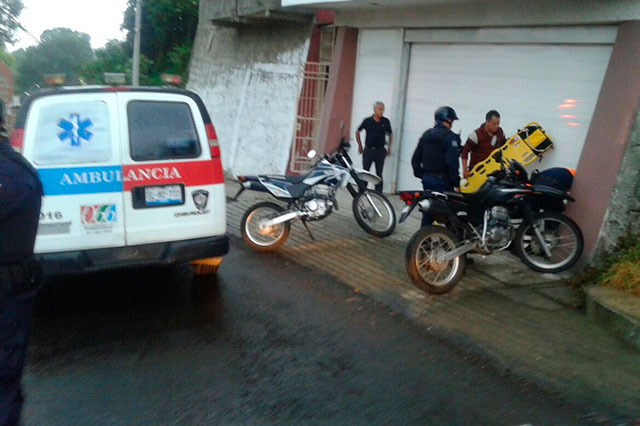 Ciclista sufre al menos 10 fracturas tras caída en Teziutlán