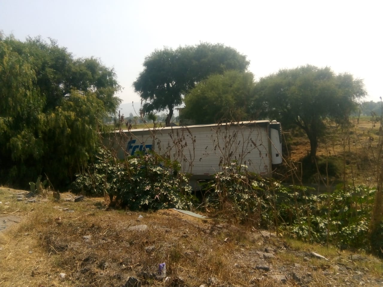 Abandonan caja seca en barranco de Tecamachalco