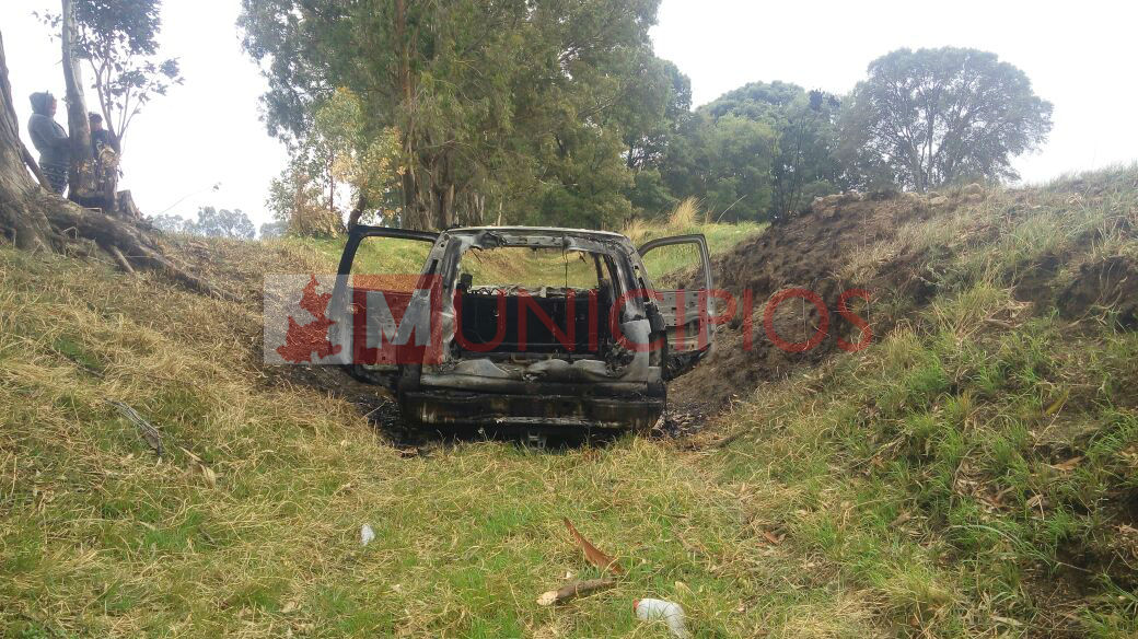 Descubren 2 cuerpos calcinados dentro de camioneta, en Amozoc