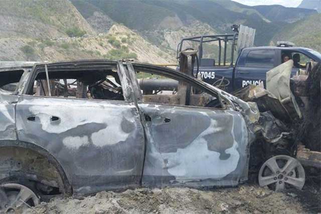 Mueren calcinados en incendio de camioneta