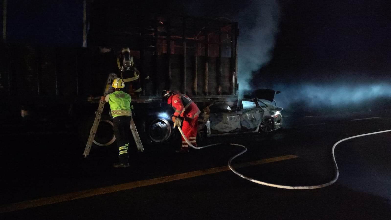 Fatídico accidente en la Cuacnopalan-Oaxaca deja tres personas calcinadas