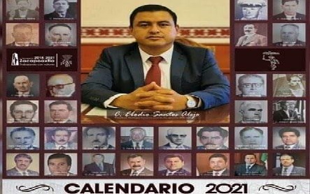 Edil de Zacapoaxtla reparte calendarios con su fotografía