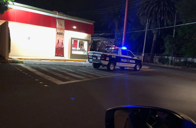 Atracan Oxxo de la Calera, en Puebla