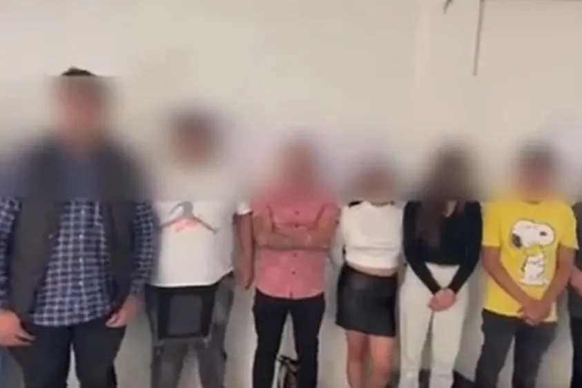 Detienen a 64 trabajadores de call center en Neza por fraude y extorsión