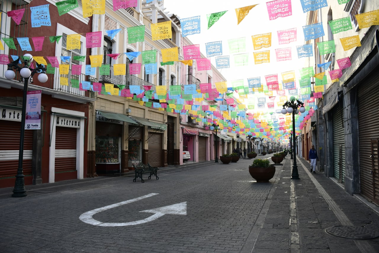 Ayuntamiento de Puebla da mantenimiento a la calle de los dulces