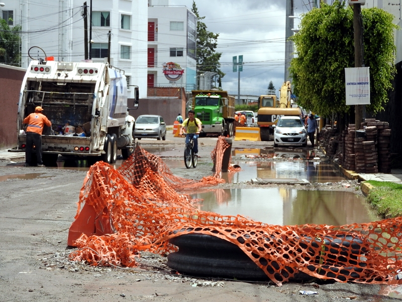 Constructora paga un mdp por socavón en calle de San Andrés
