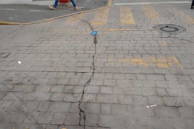 Normales las grietas en calles rehabilitadas de Texmelucan: edil 