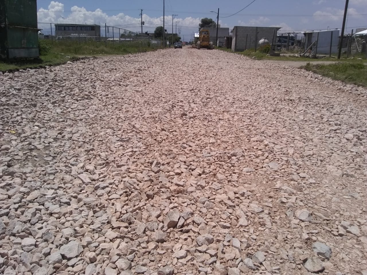 En calles de Joyas del Sur pavimentan sin ayuda de Claudia Rivera