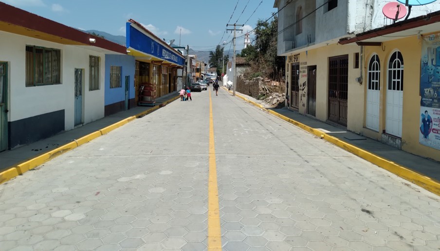 Colocan adoquín en calles de cuatro municipios poblanos