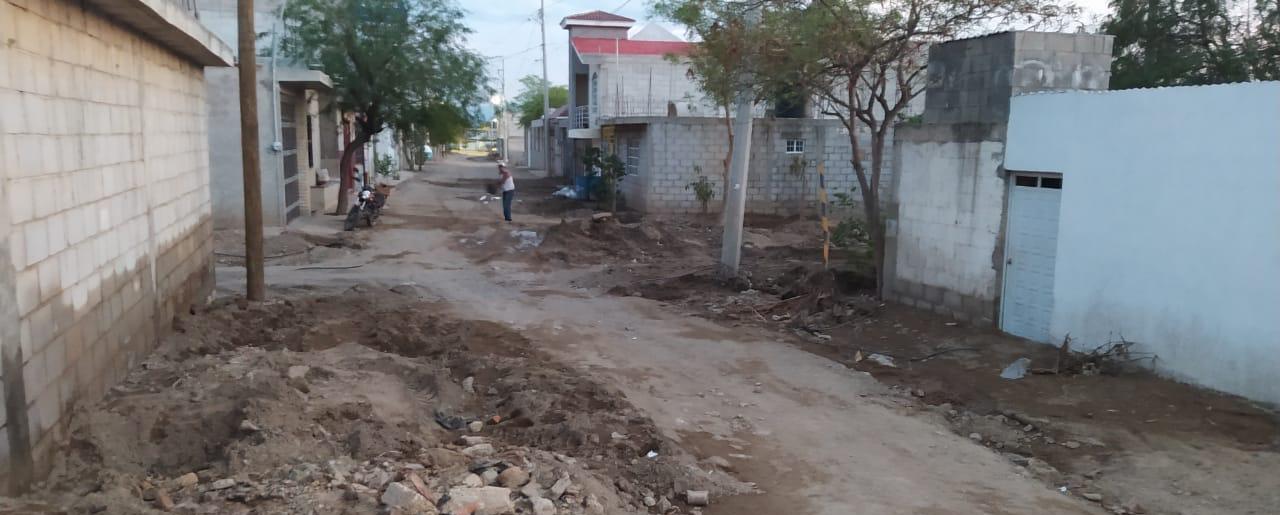 Tras deslaves por lluvias liberan carreteras y caminos de Coxcatlán