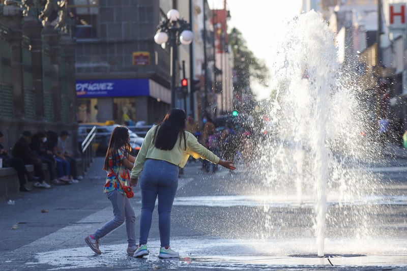 Un sábado caluroso y con lluvias intermitentes prevén para Puebla