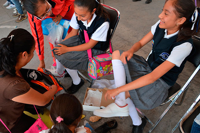 Inicia entrega de calzado deportivo a estudiantes de San Pedro