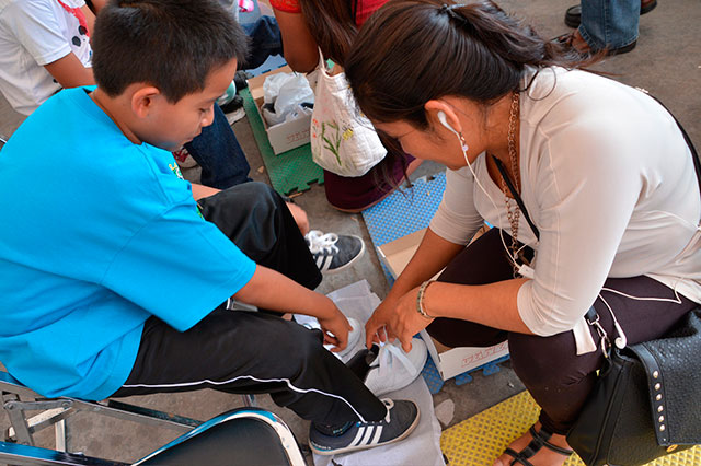 Inicia entrega de calzado deportivo a estudiantes de San Pedro