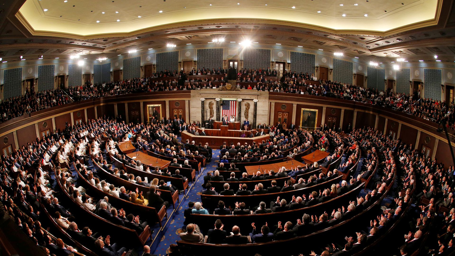 Republicanos se dividen por recortes presupuestales propuestos por Trump