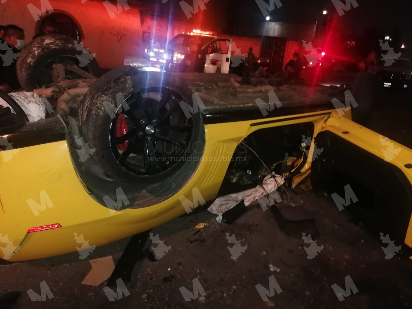 Destroza Camaro en la Puebla-Orizaba; hay dos lesionados
