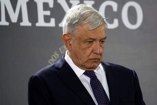 Amaga INE con sancionar a AMLO si sigue difundiendo logros