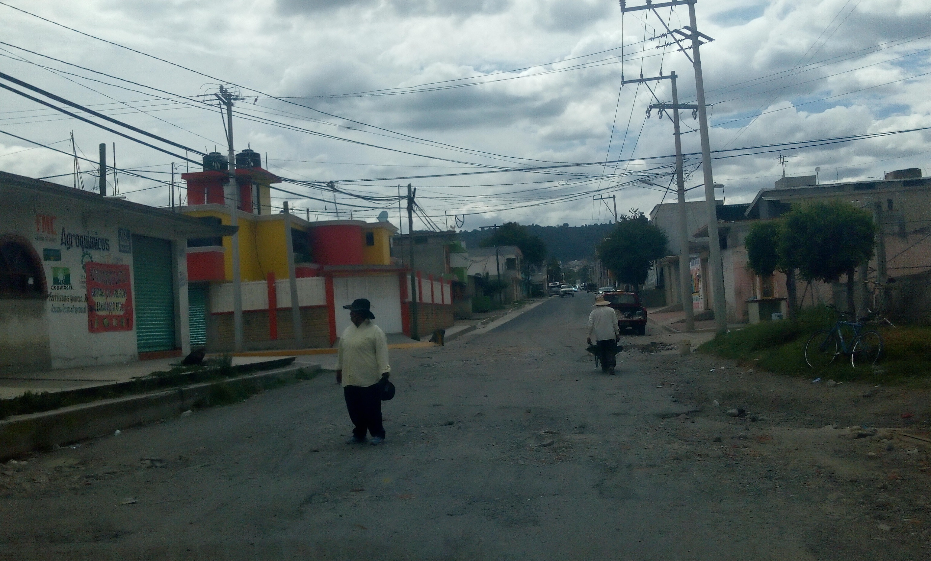 Vecinos de Tlahuapan exigen reparación de carretera