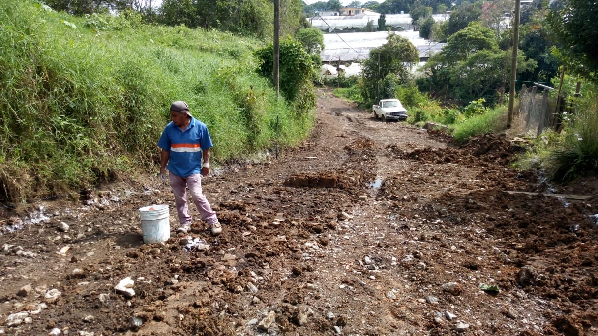 Denuncian vecinos de Huauchinango condiciones deplorables de sus calles