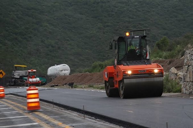 Rehabilitará gobierno 400 kilómetros de caminos en municipios poblanos