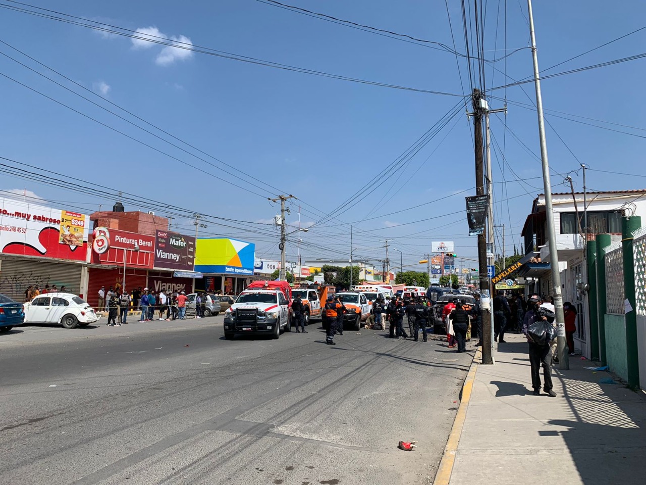 Explota camioneta en el sur de la capital