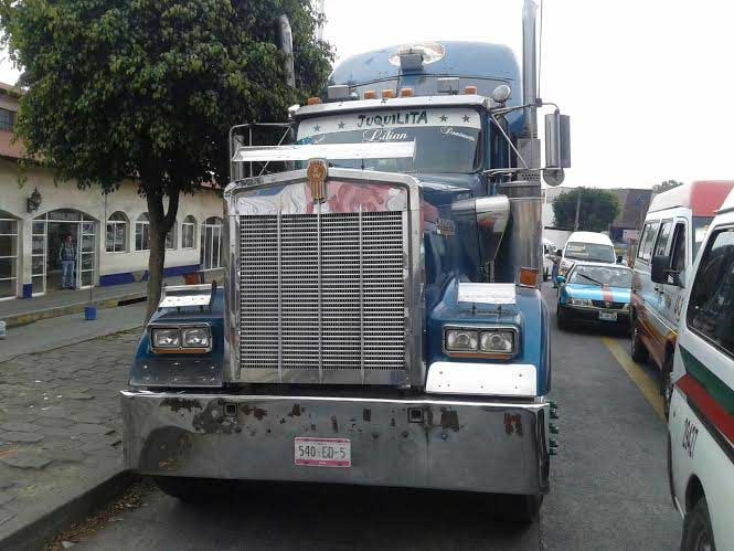 Aseguran camión robado y detienen a sospechoso en Teziutlán