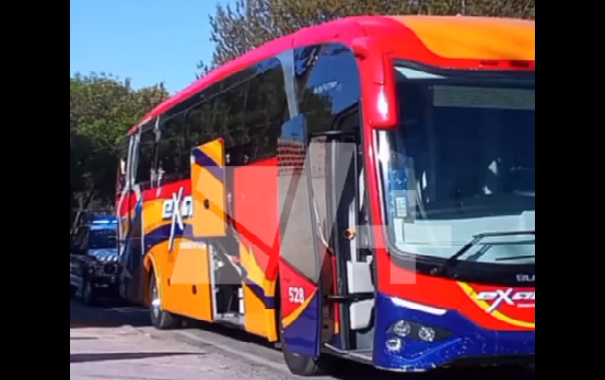 Sujetos armados asaltan autobús de turismo en la México-Puebla