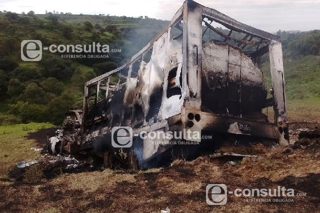 Incendian camión cargado con combustible en Tlalancaleca