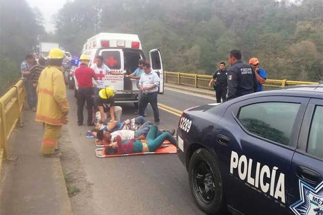 Identifican a 10 de los 20 heridos tras volcadura de autobús en la México-Tuxpan