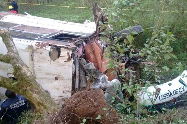 Identifican a 10 de los 20 heridos tras volcadura de autobús en la México-Tuxpan