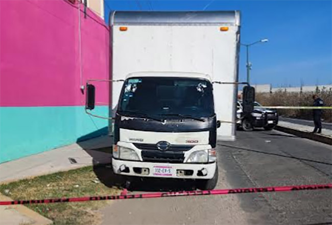 En Huejotzingo hallan camión robado en la México-Puebla