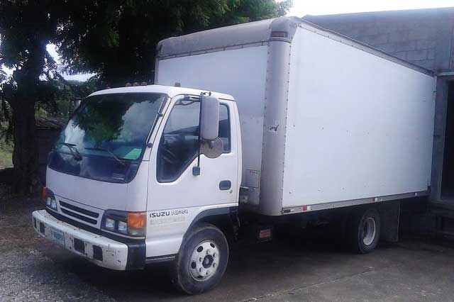 Tras persecución y balacera, recuperan camión robado en Tenango