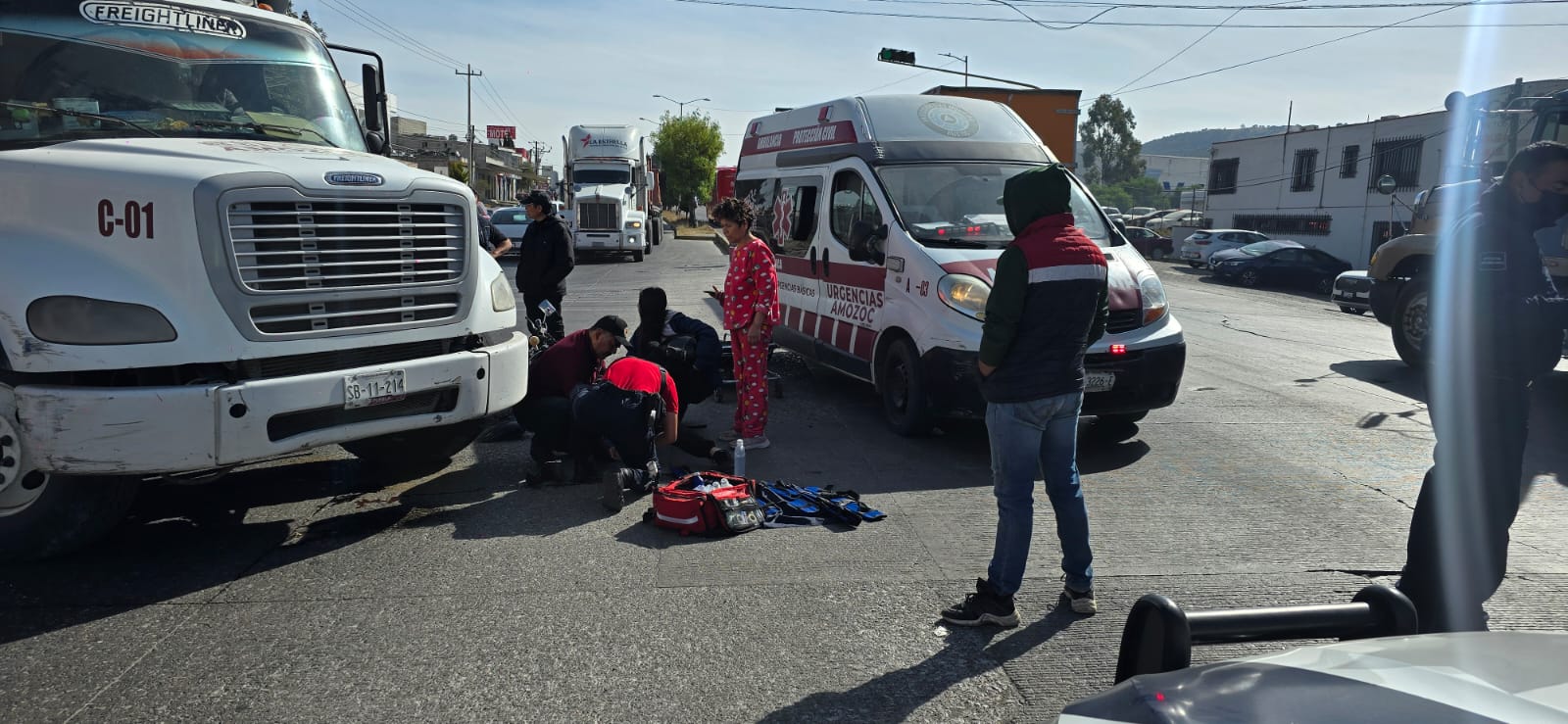 Choque entre motociclista y el carro de la basura en Amozoc