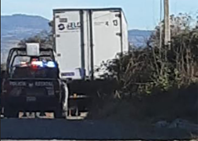 Tras persecución recuperan camión robado en Texmelucan