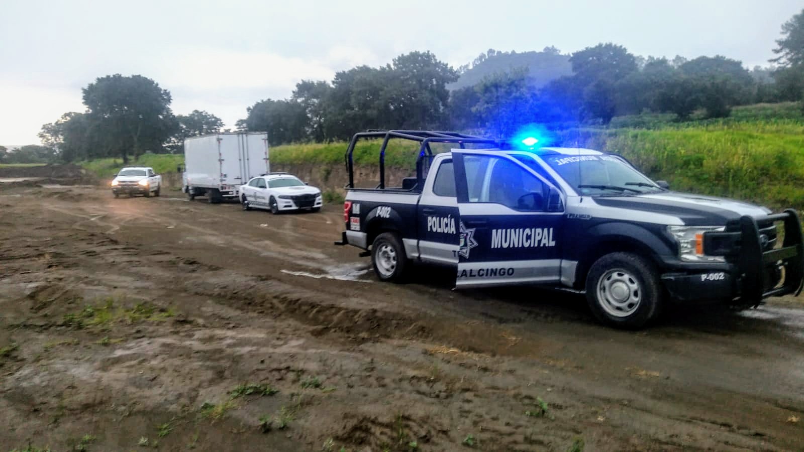 Abandonan en Teotlalcingo camión robado en la México-Puebla