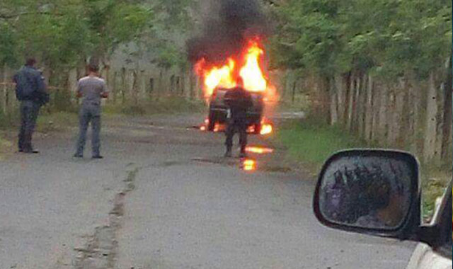 Por falla eléctrica, camioneta se incendia en Venustiano Carranza