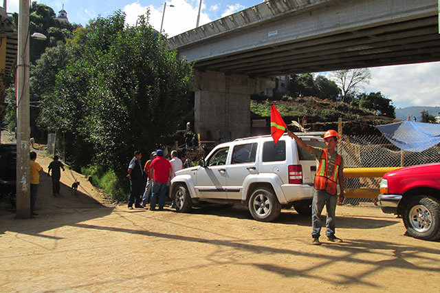 Camioneros disputan obras de Parque Escénico de Huauchinango
