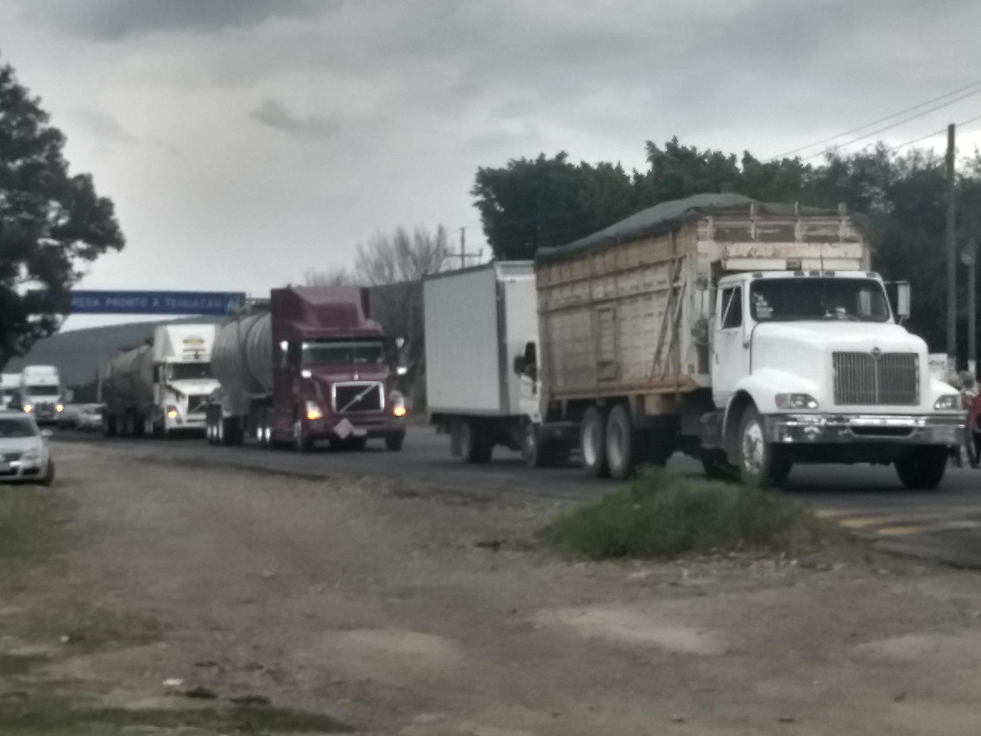 Disminuye 40% transporte de carga por Covid19 en región de Tehuacán