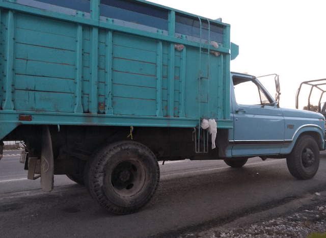 Ladrones abandonan camionetas en terrenos de Tepeaca